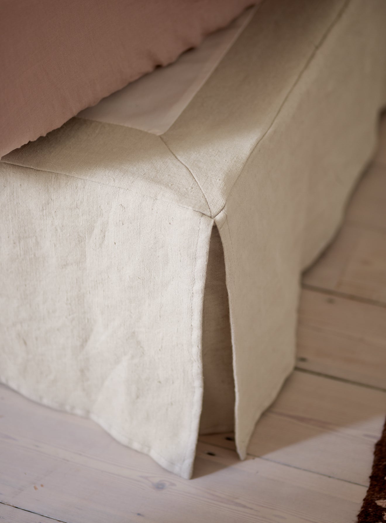 Mila Valance, Lenjerie de in